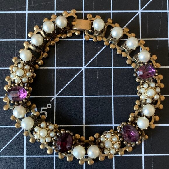 Gold link Bracelet with Faux Pearls and Purple Rhinestones - Picture 1 of 3